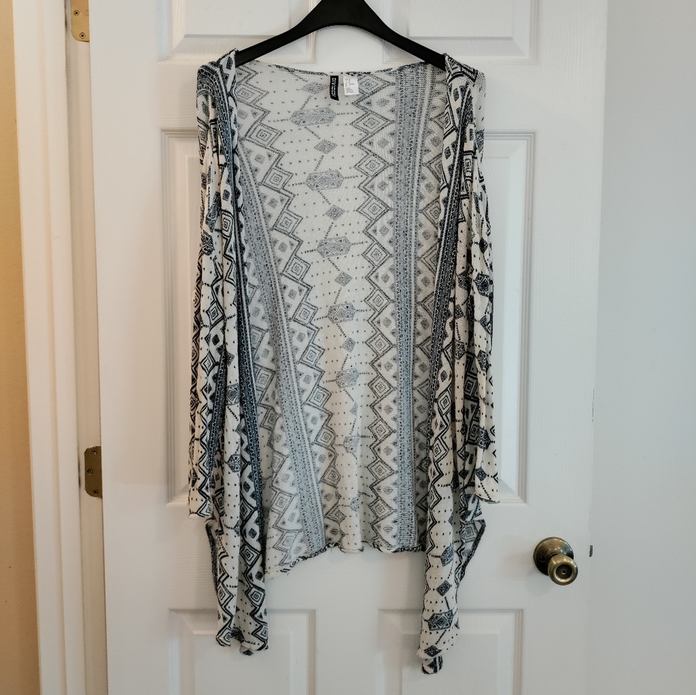 DIVIDED by H&M Juniors size M long sleeve tribal print drape cardigan